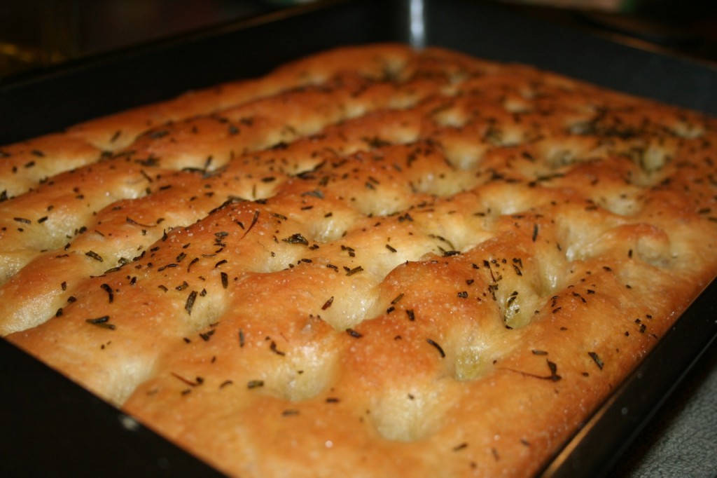 focaccia_con_rosmarino_del_giardino focaccia_con_rosmarino_del_giardino